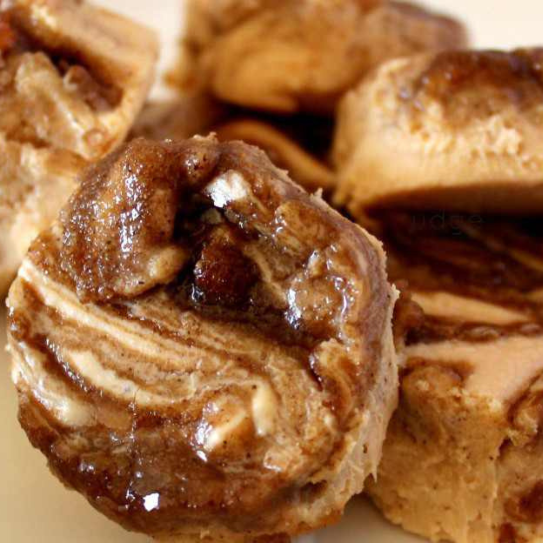 Swirled Cinnamon Roll Fudge