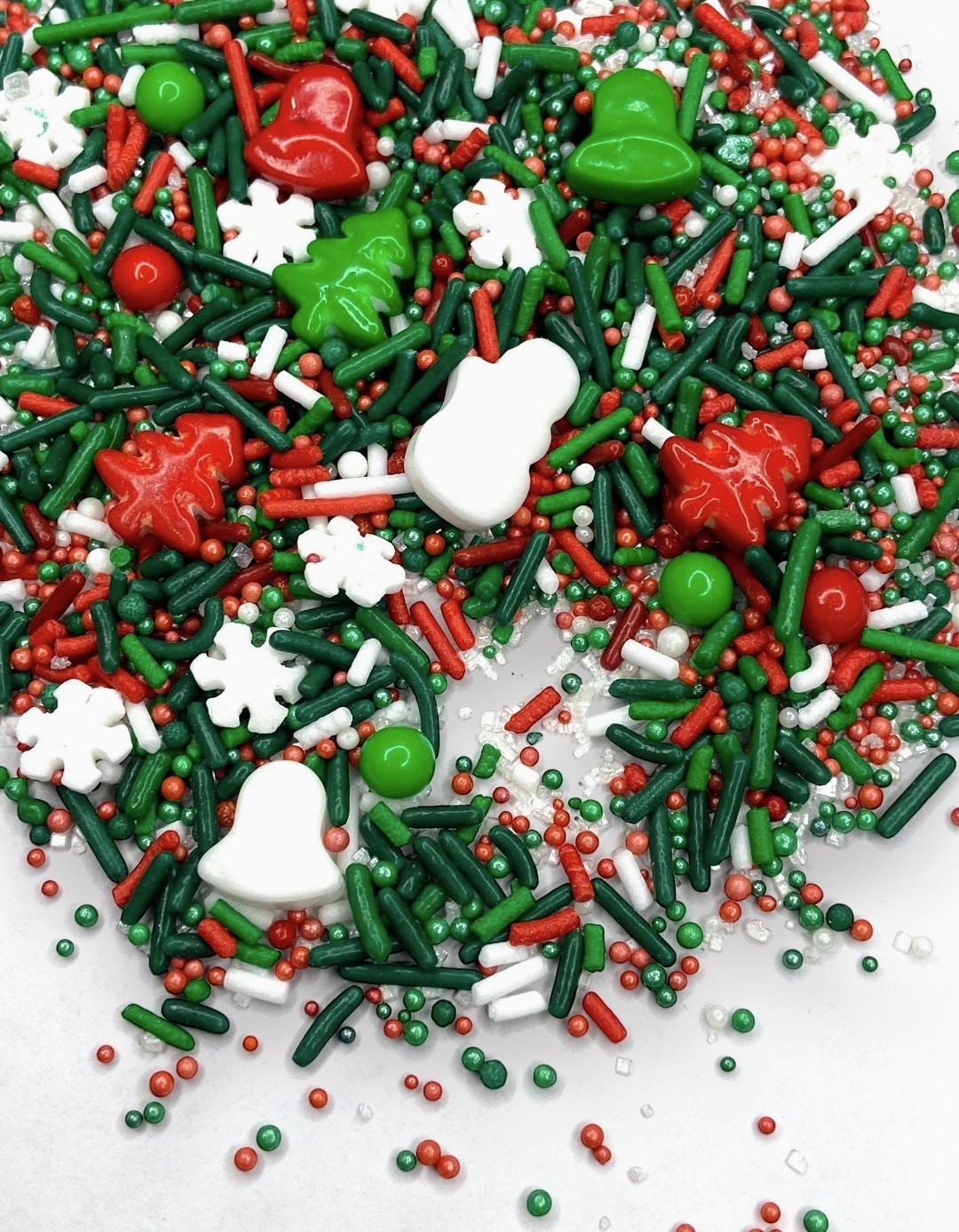 Edible Snowman Christmas Sprinkles – Red Green Holiday Mix for Cookies, Cupcakes, Cakes, Cocoa Bombs – 2oz or 4oz Jar